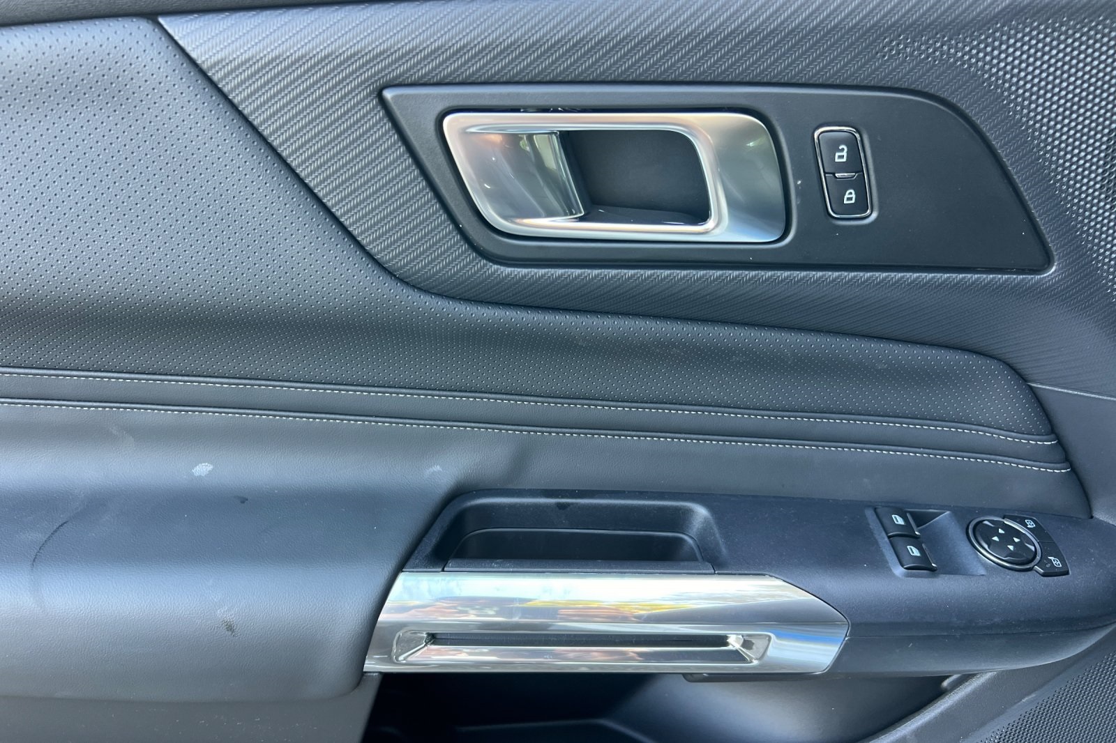 Vehicle image 19 of 30