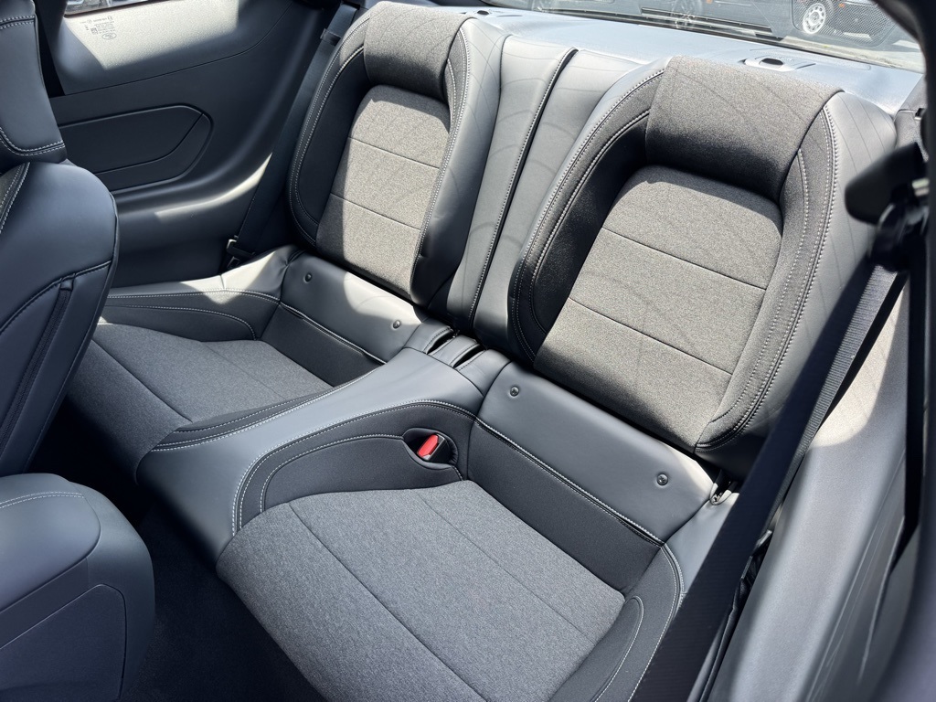 2025 Ford Mustang GT Image 11 of 32