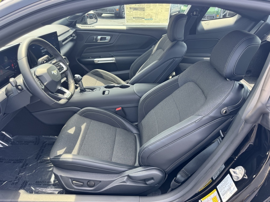 2025 Ford Mustang GT Image 28 of 32