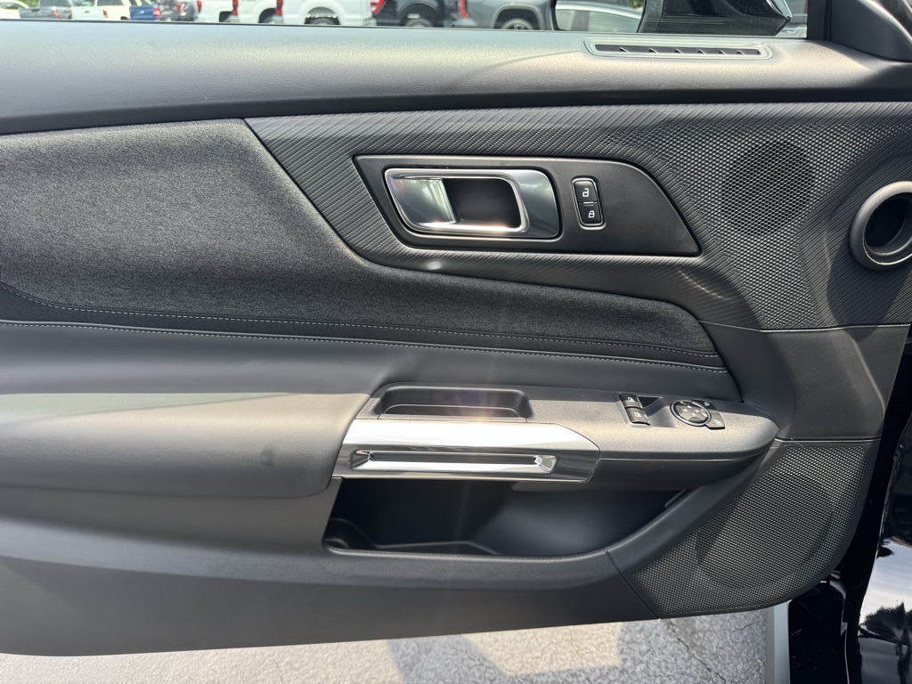 2025 Ford Mustang GT Image 20 of 32