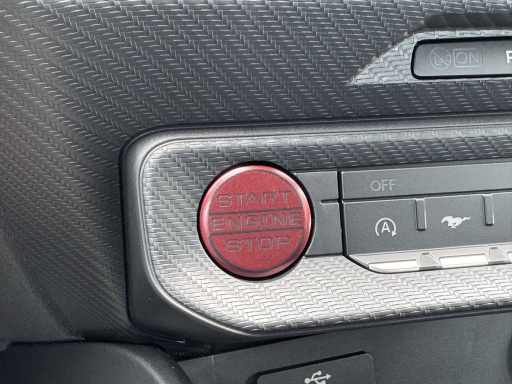 2025 Ford Mustang GT Image 23 of 32