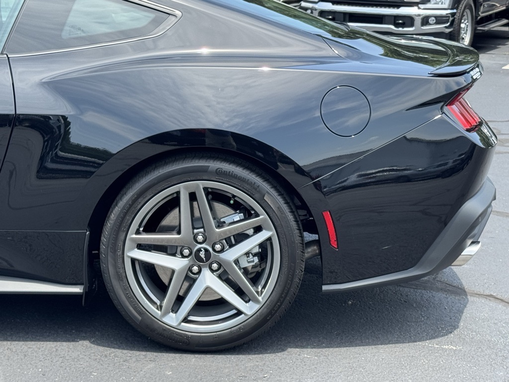 2025 Ford Mustang GT Image 9 of 32