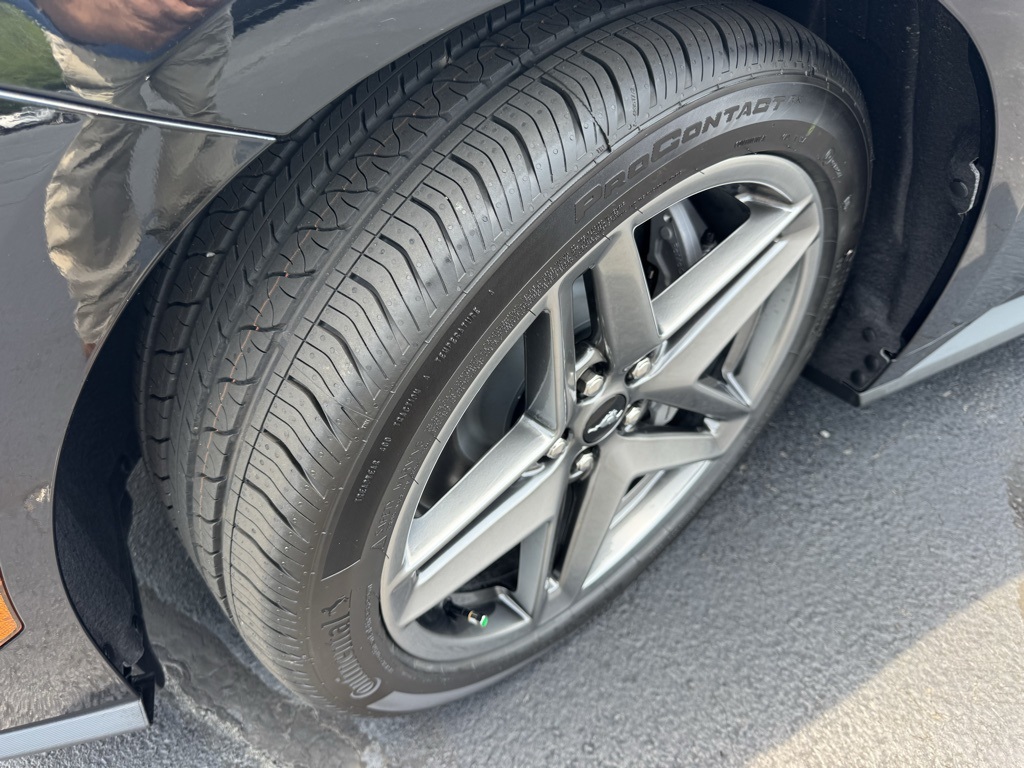 2025 Ford Mustang GT Image 7 of 32