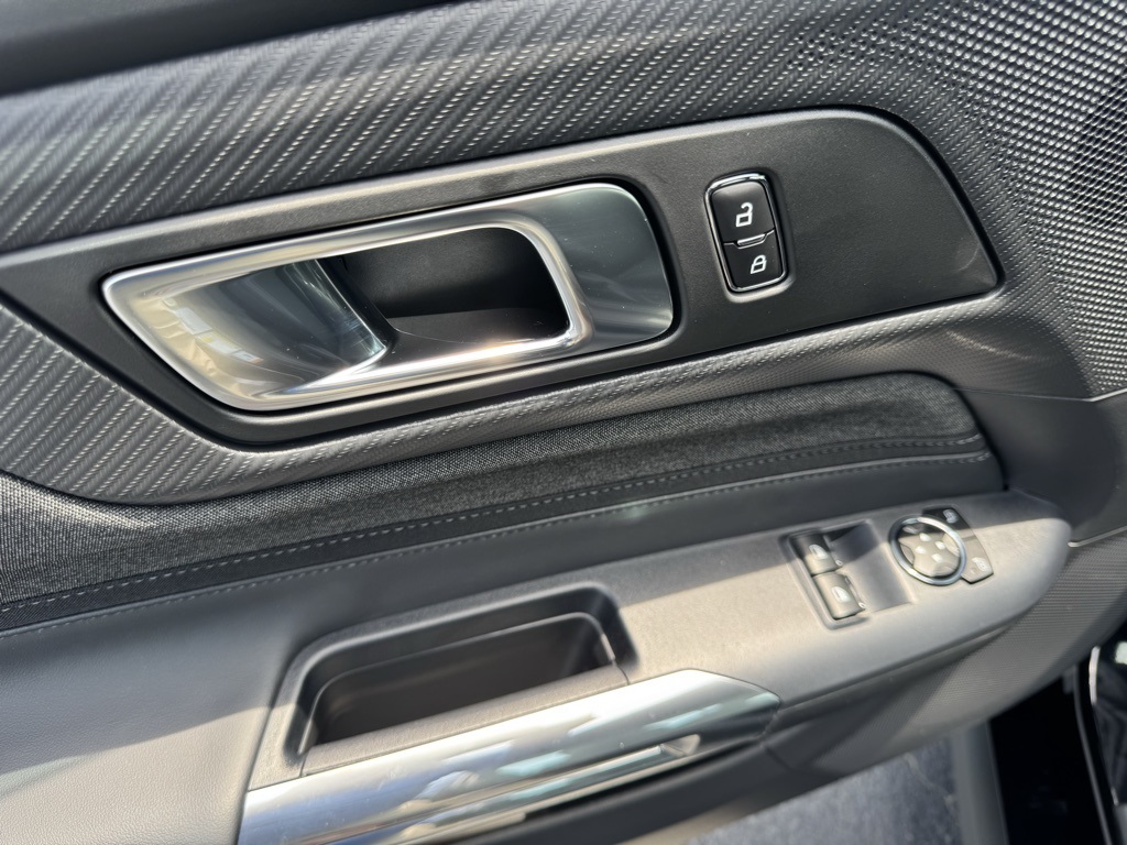 2025 Ford Mustang GT Image 21 of 32