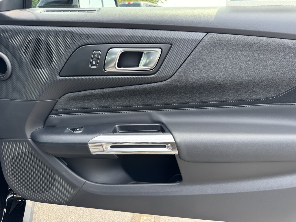 2025 Ford Mustang GT Image 22 of 32