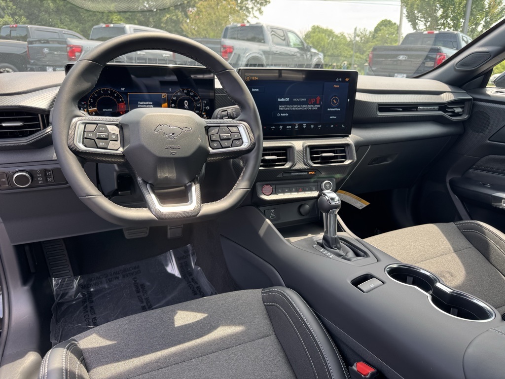 2025 Ford Mustang GT Image 14 of 32