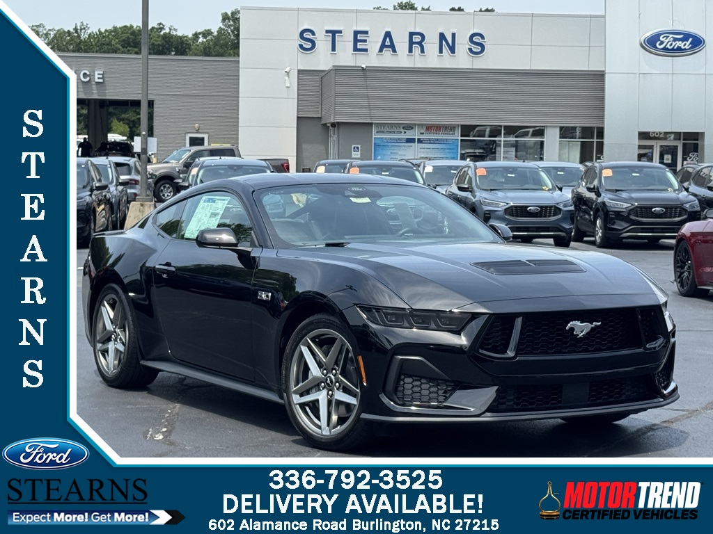 2025 Ford Mustang GT Image 2 of 32