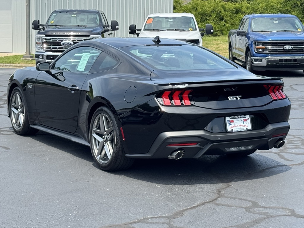 2025 Ford Mustang GT Image 4 of 32