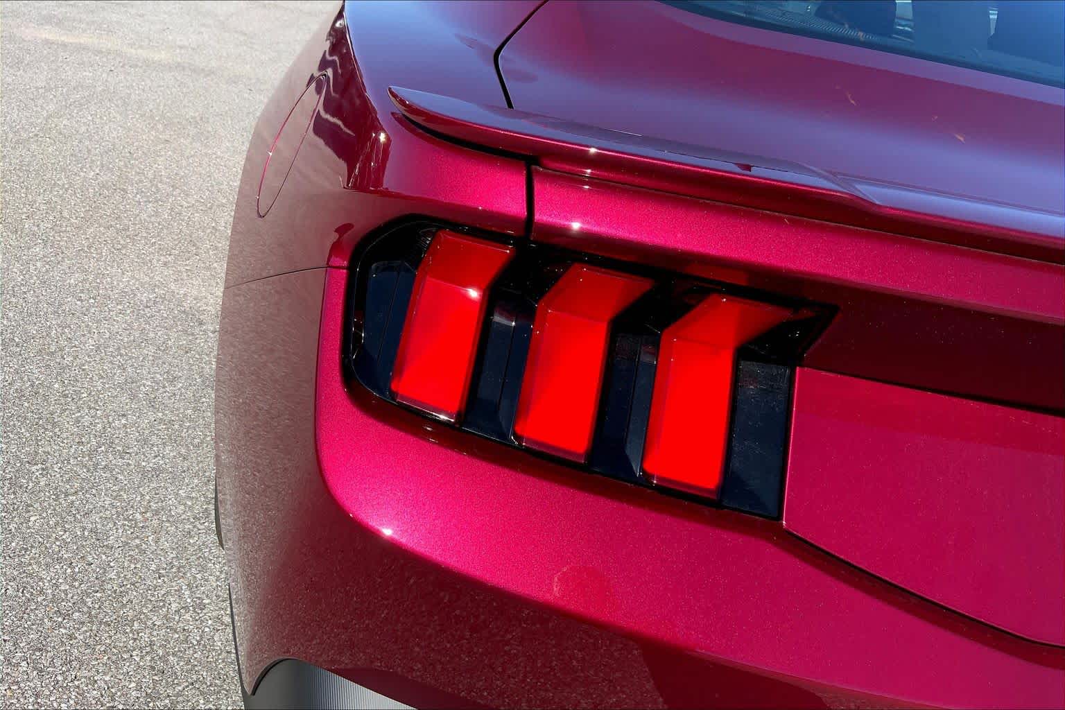 2025 Ford Mustang GT Image 14 of 16