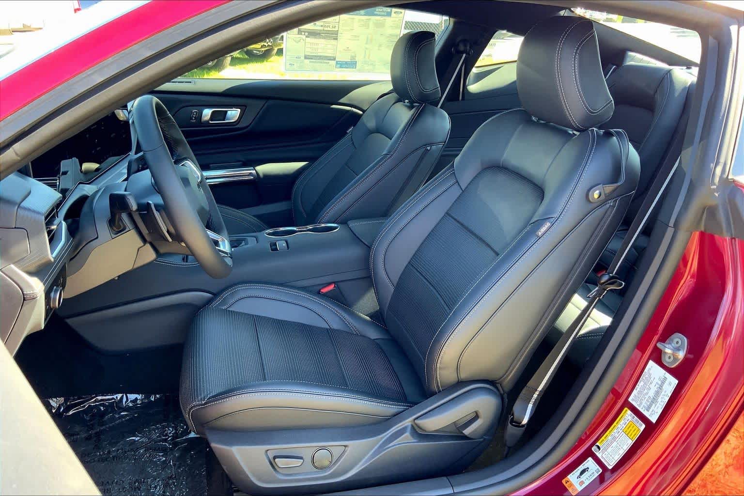 2025 Ford Mustang GT Image 7 of 16