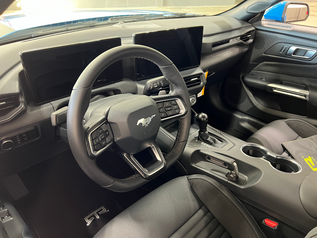 Vehicle image 21 of 28