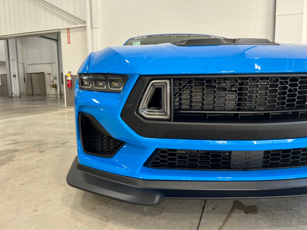 Vehicle image 10 of 28