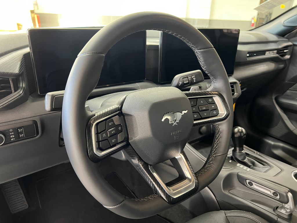 Vehicle image 23 of 28