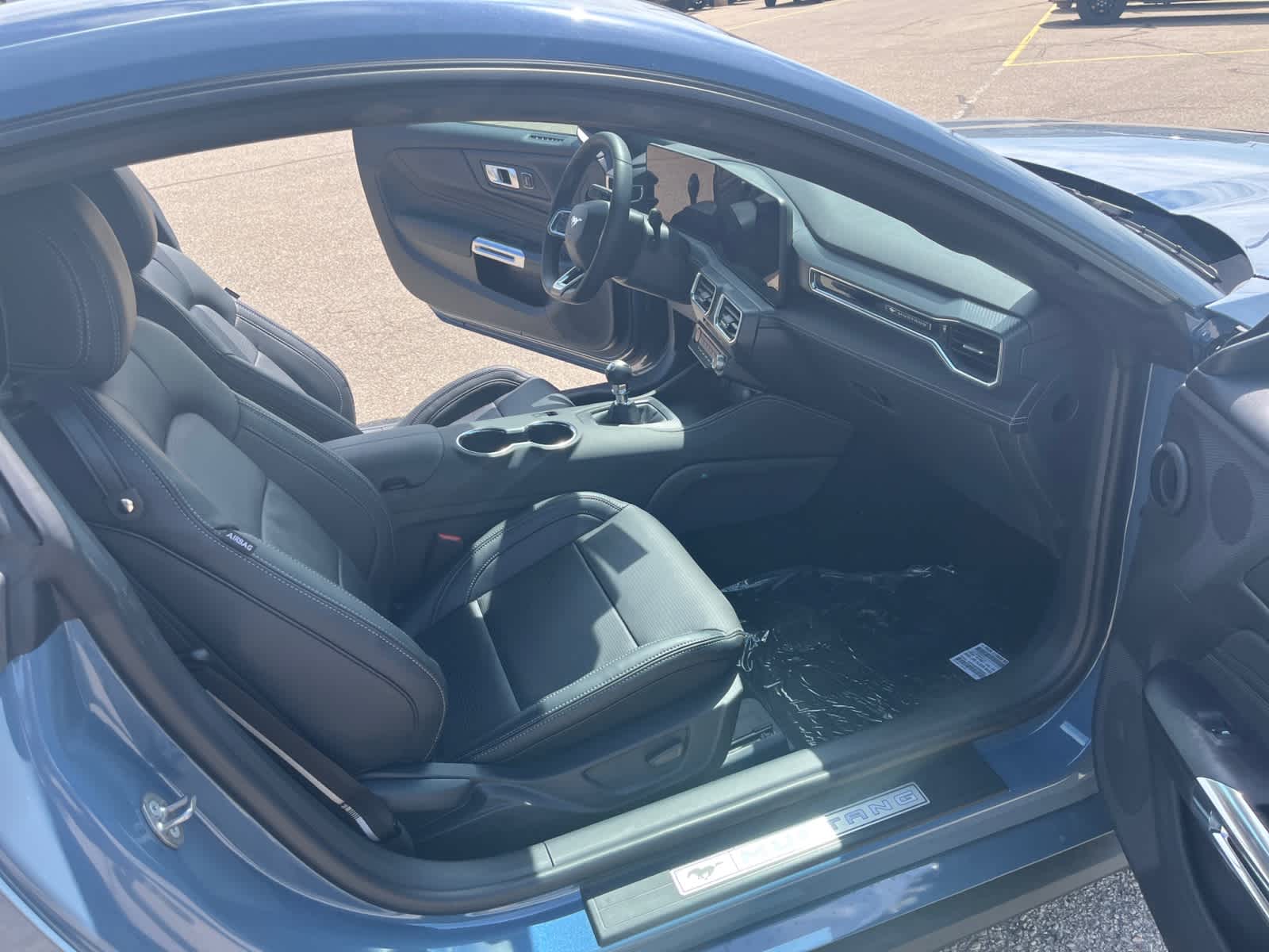 Vehicle image 17 of 19