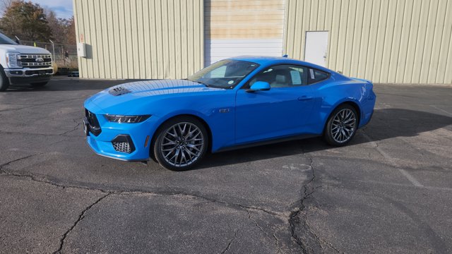 2025 Ford Mustang GT Premium Image 2 of 26