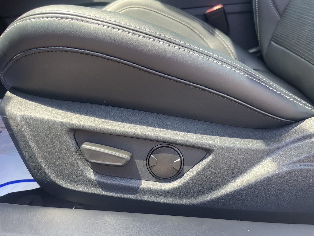 Vehicle image 26 of 33