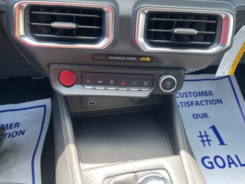 Vehicle image 17 of 33