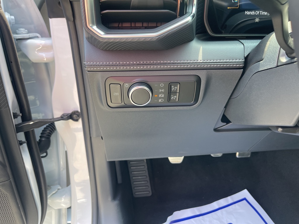 Vehicle image 32 of 33