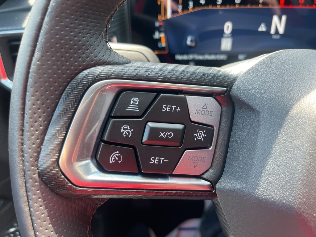 Vehicle image 23 of 33