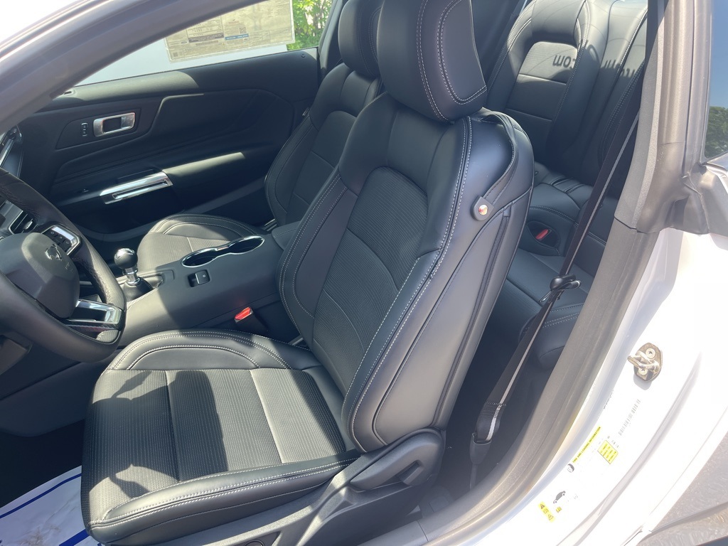 Vehicle image 10 of 33