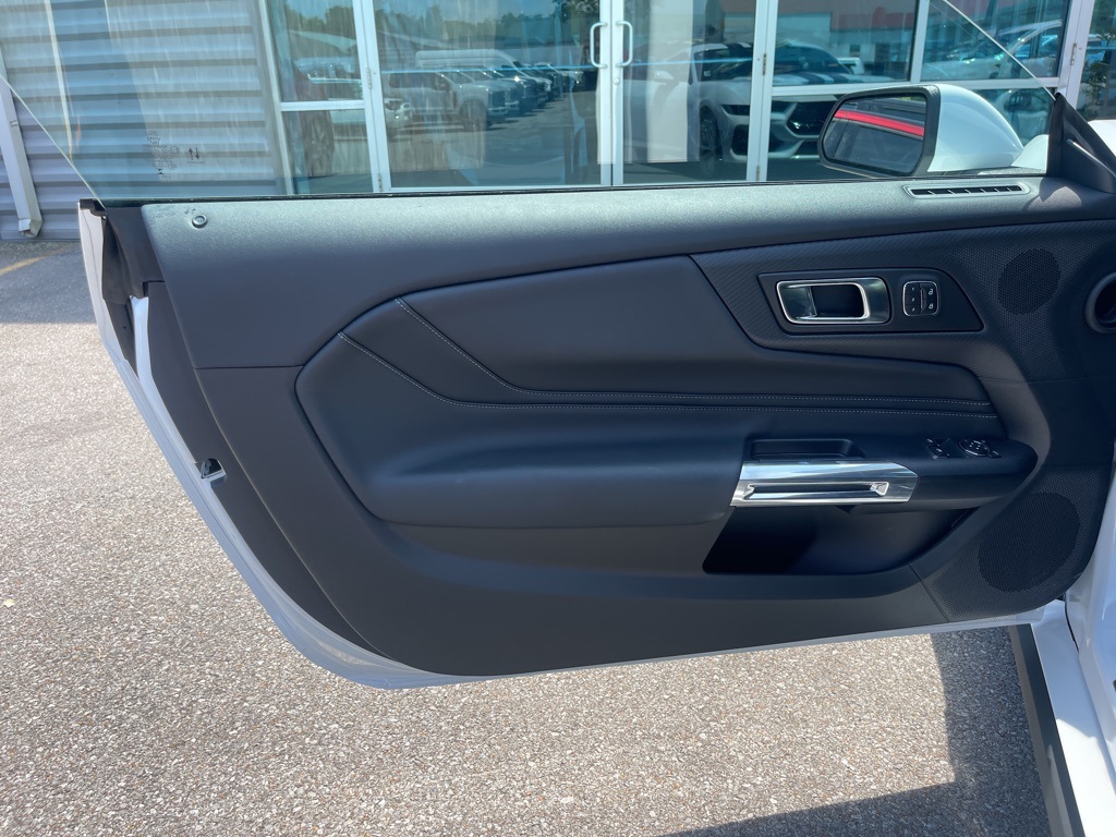 Vehicle image 19 of 33