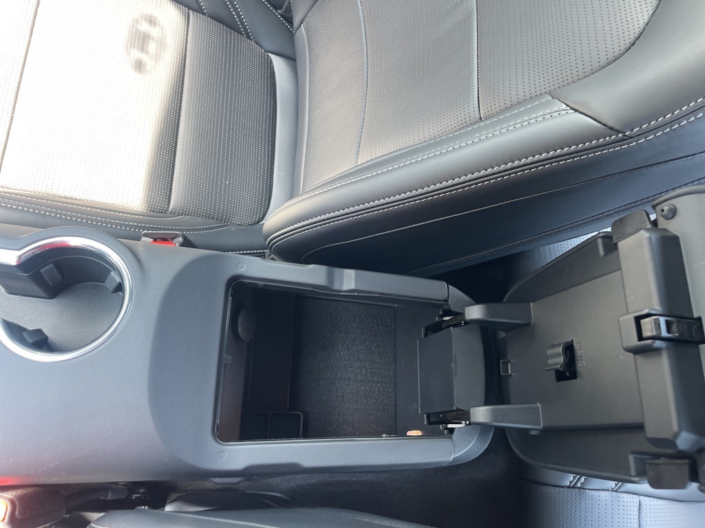Vehicle image 21 of 33