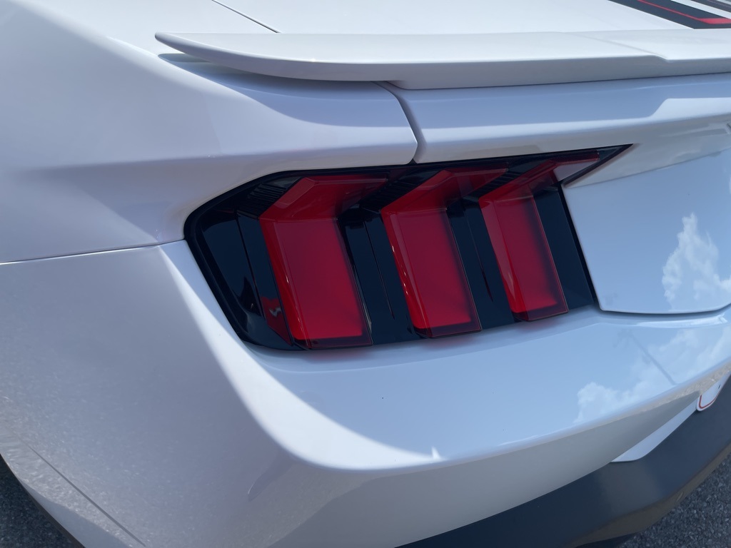 Vehicle image 31 of 33