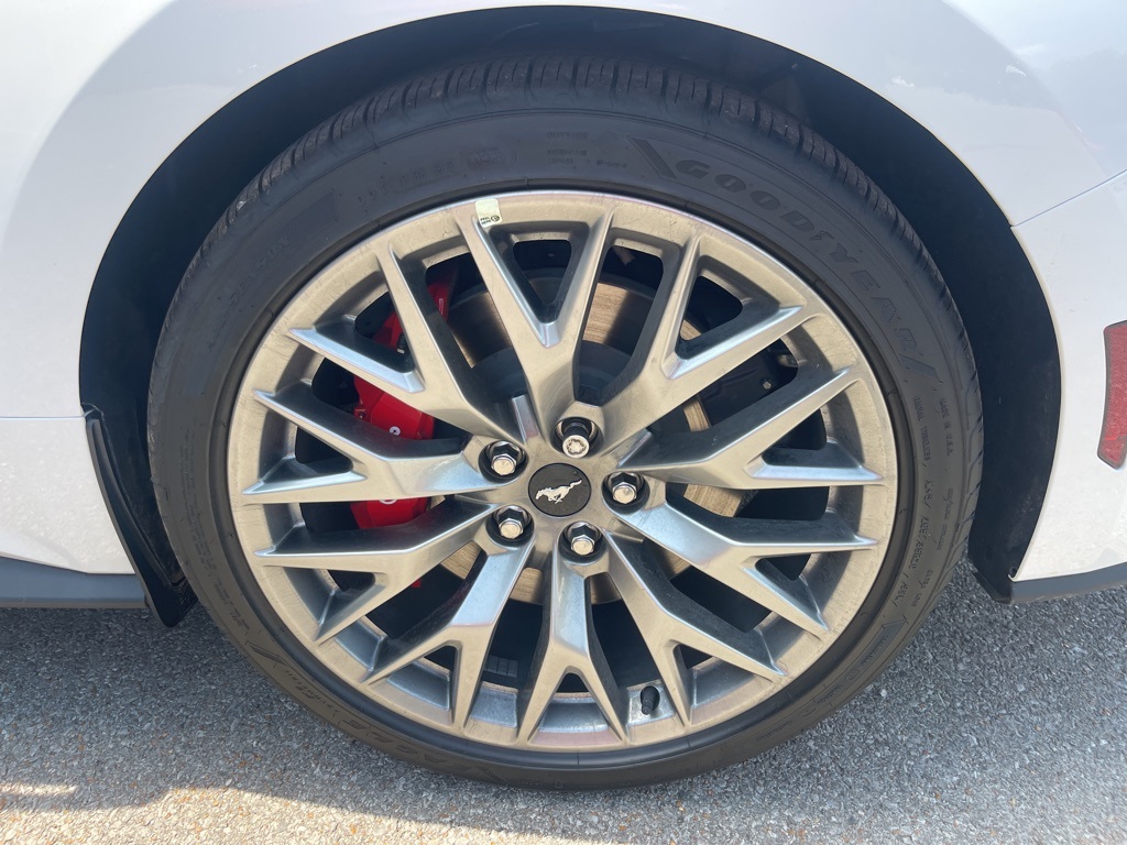 Vehicle image 8 of 33