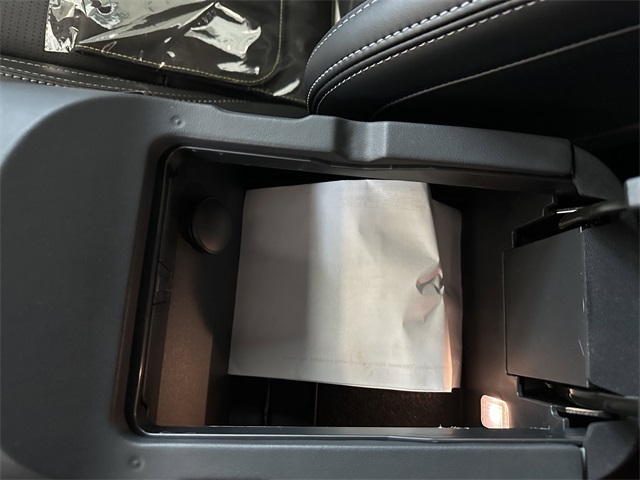 Vehicle image 27 of 45