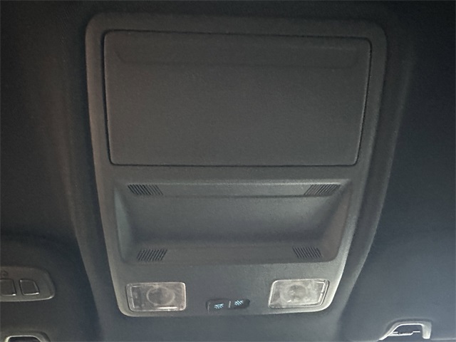 Vehicle image 28 of 45