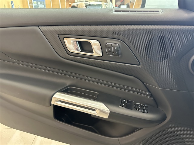 Vehicle image 32 of 45
