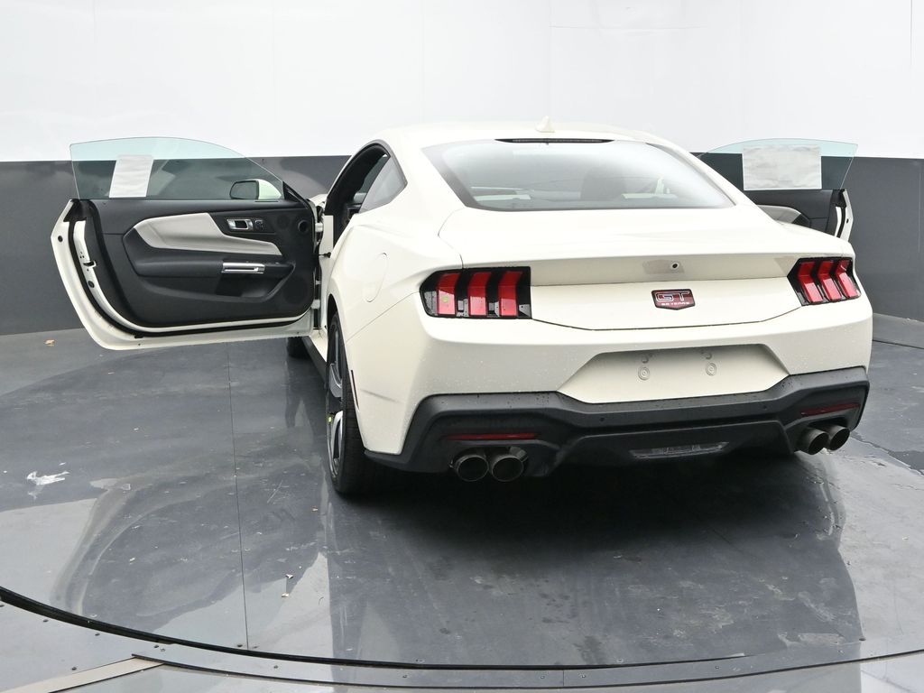 Vehicle image 37 of 62