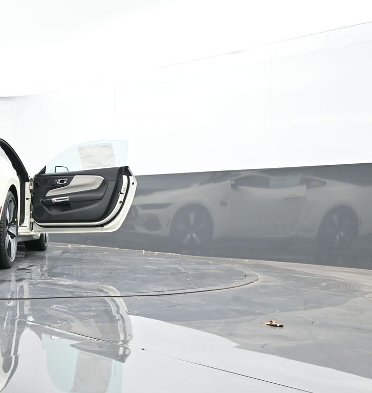 Vehicle image 61 of 62