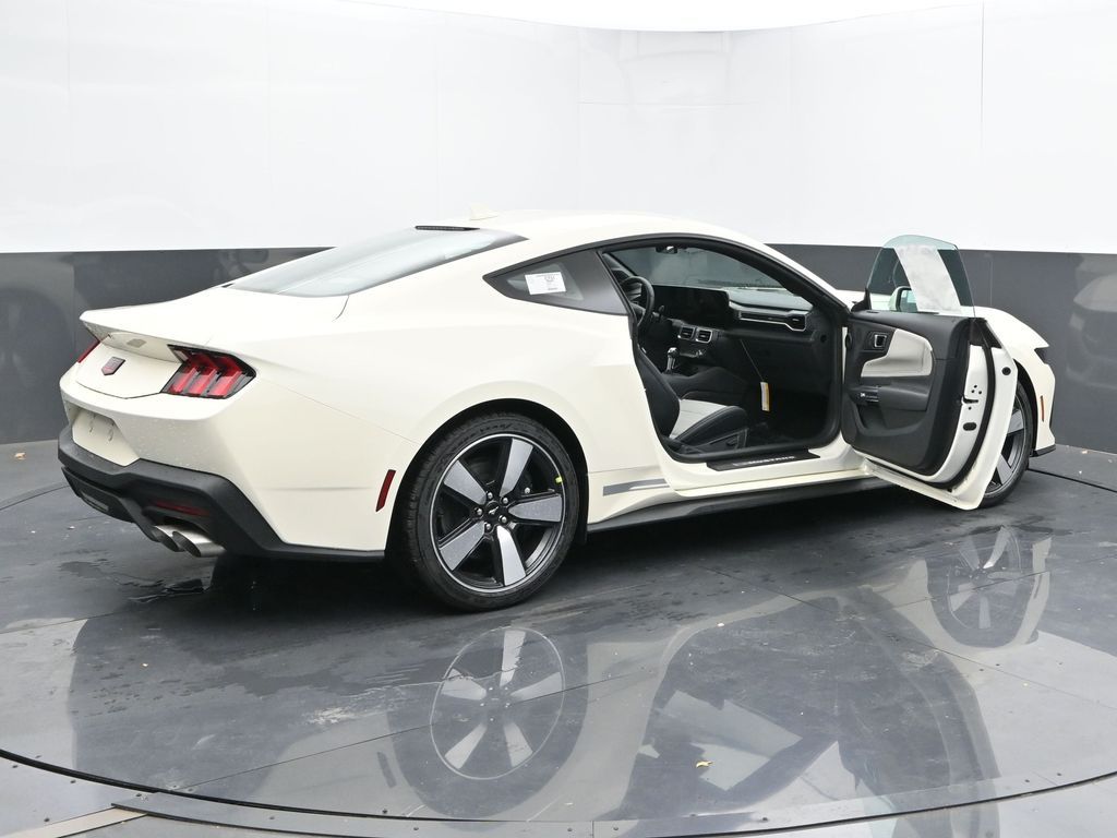 Vehicle image 33 of 62