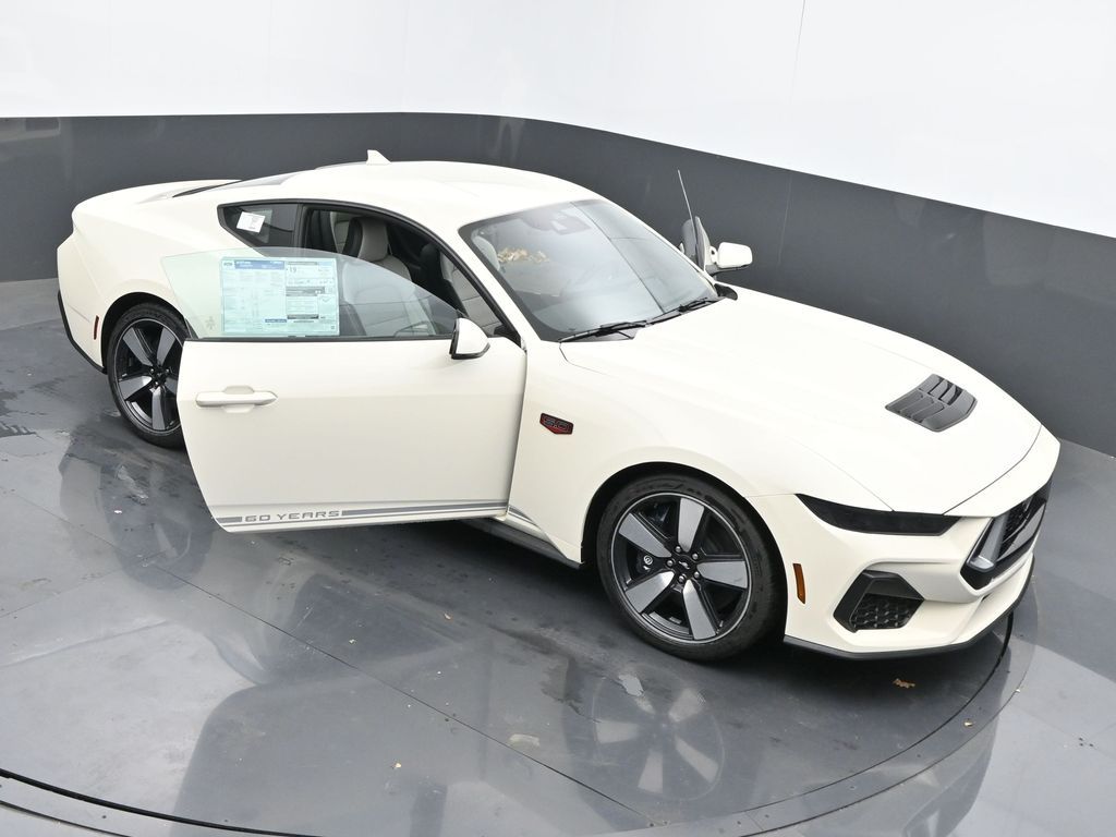 Vehicle image 10 of 62