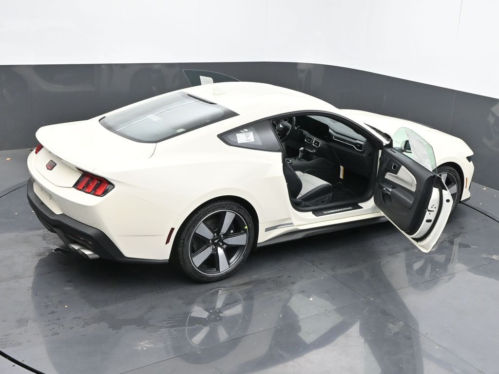 Vehicle image 28 of 62