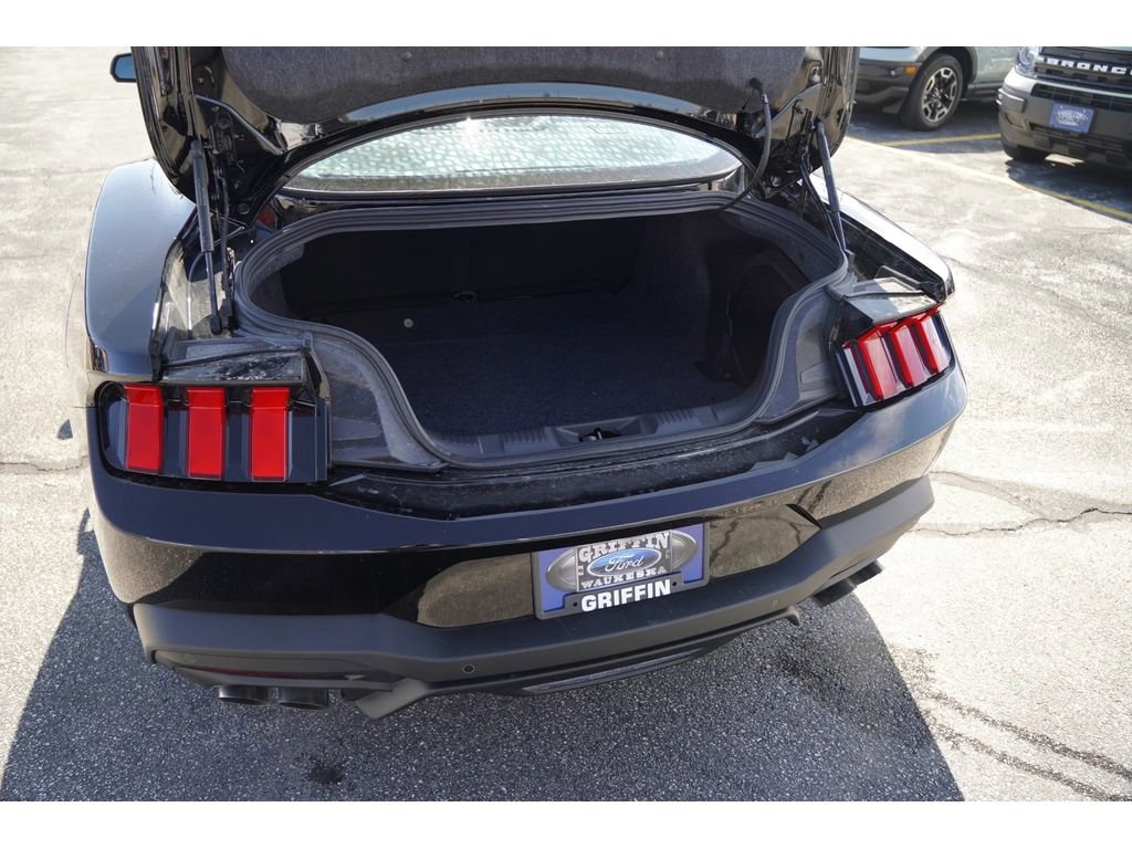 Vehicle image 14 of 26
