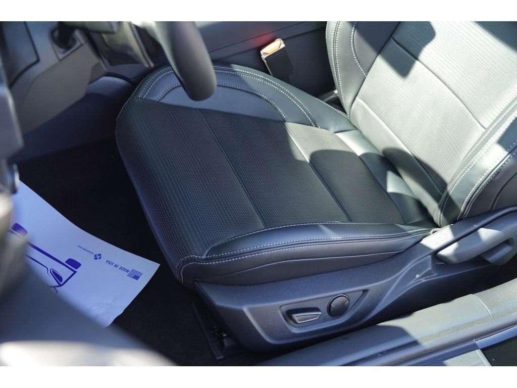 Vehicle image 16 of 26