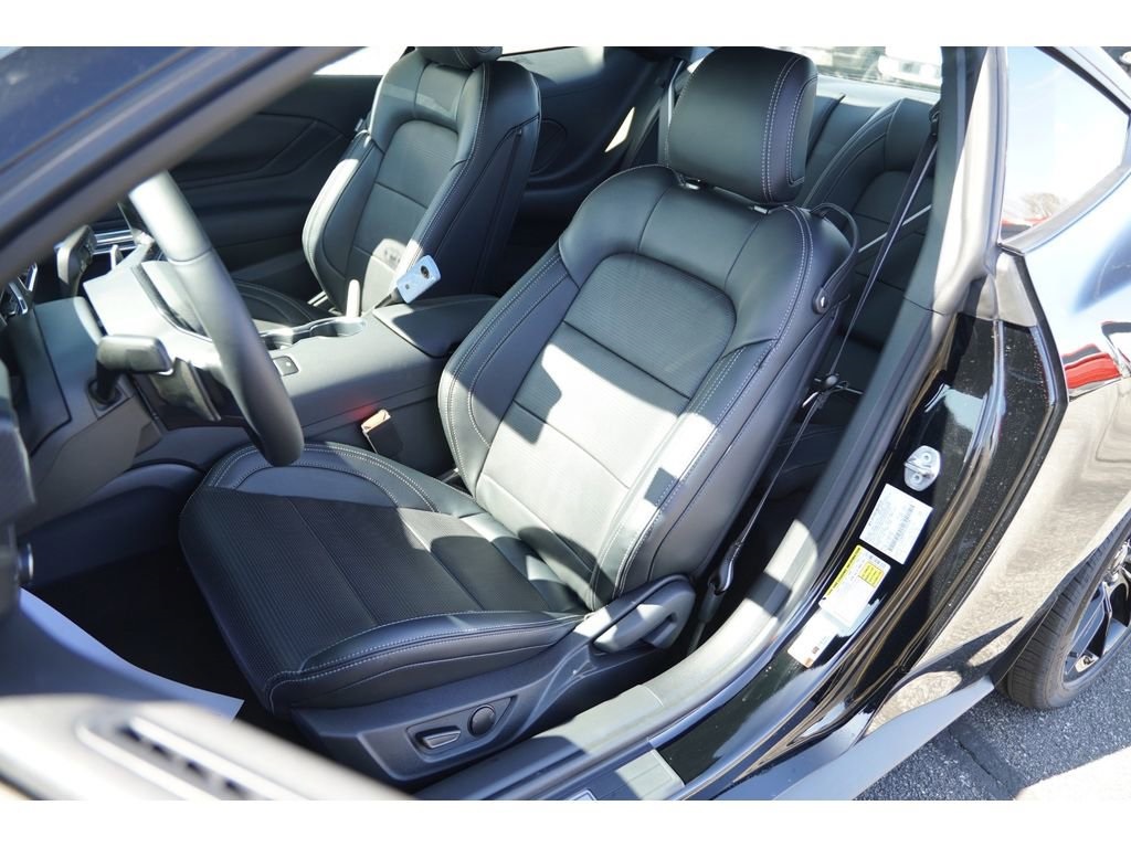 Vehicle image 17 of 26