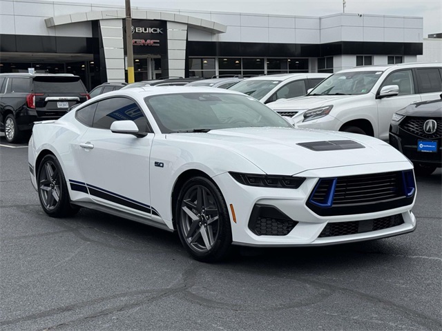 2025 Ford Mustang GT Premium Image 2 of 29