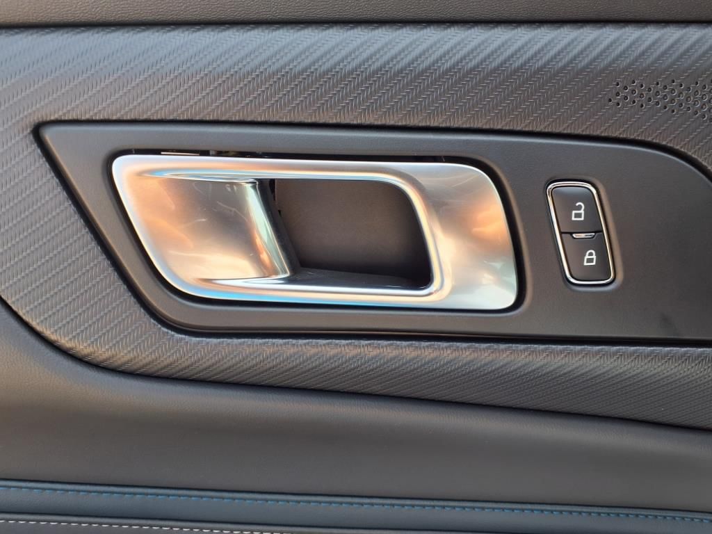 Vehicle image 18 of 30