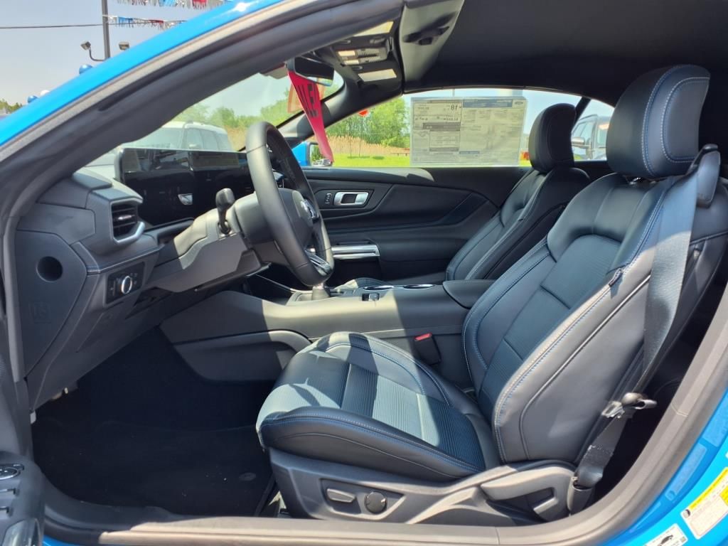 Vehicle image 28 of 30