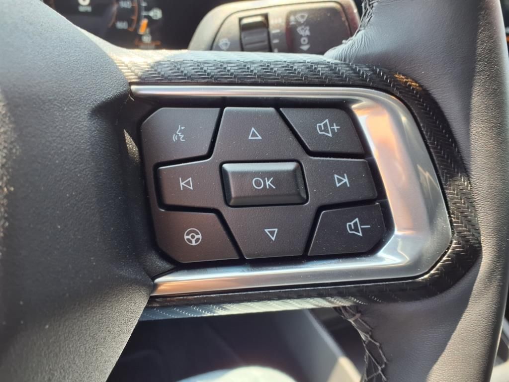 Vehicle image 23 of 30