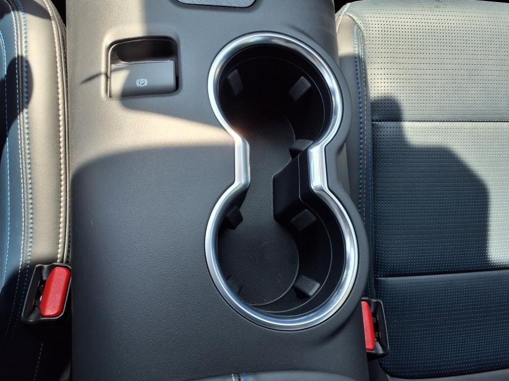 Vehicle image 16 of 30