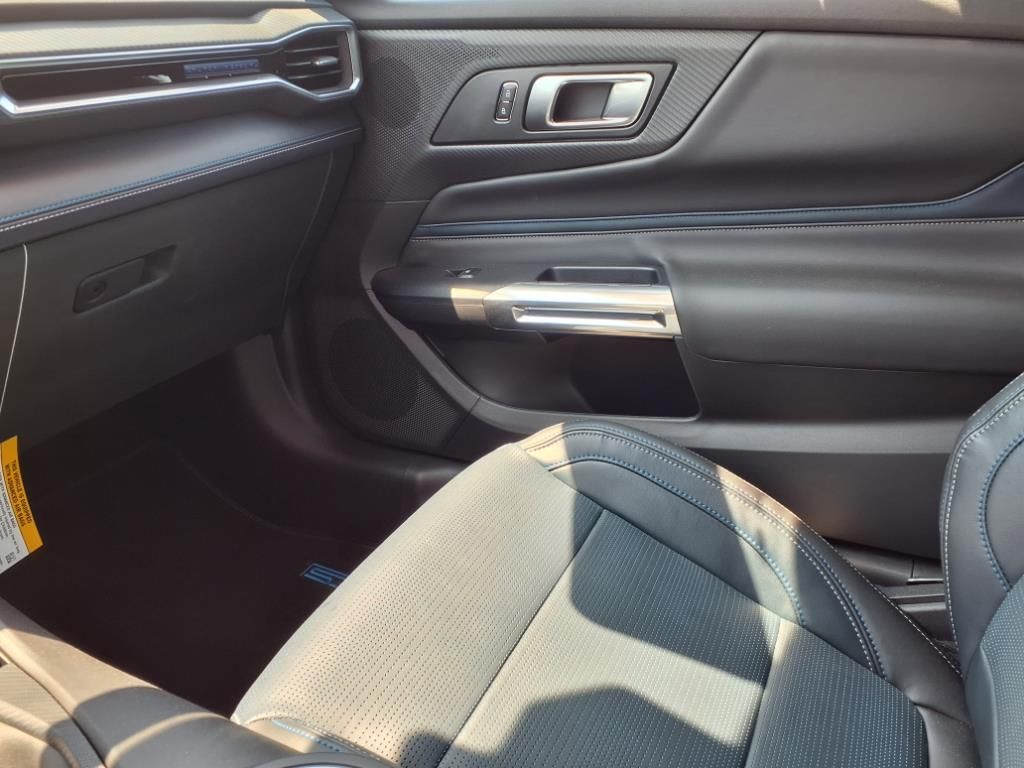 Vehicle image 25 of 30