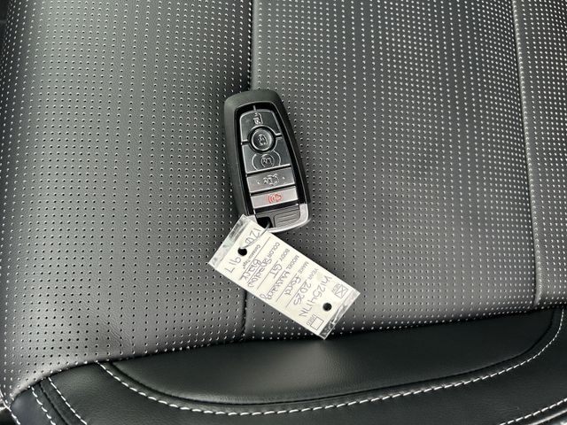 Vehicle image 25 of 33
