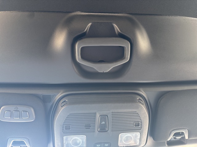 Vehicle image 19 of 28