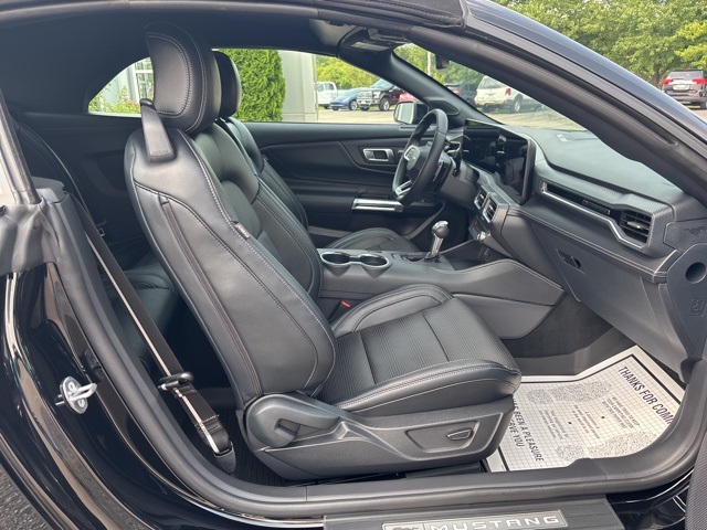 Vehicle image 11 of 28