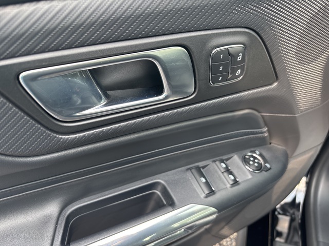 Vehicle image 18 of 28