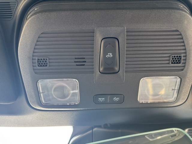 Vehicle image 27 of 28